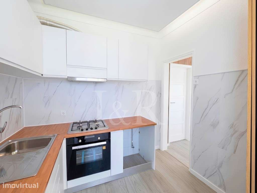 Apartamento T1 renovado com vista rio na Graça, Lisboa-9