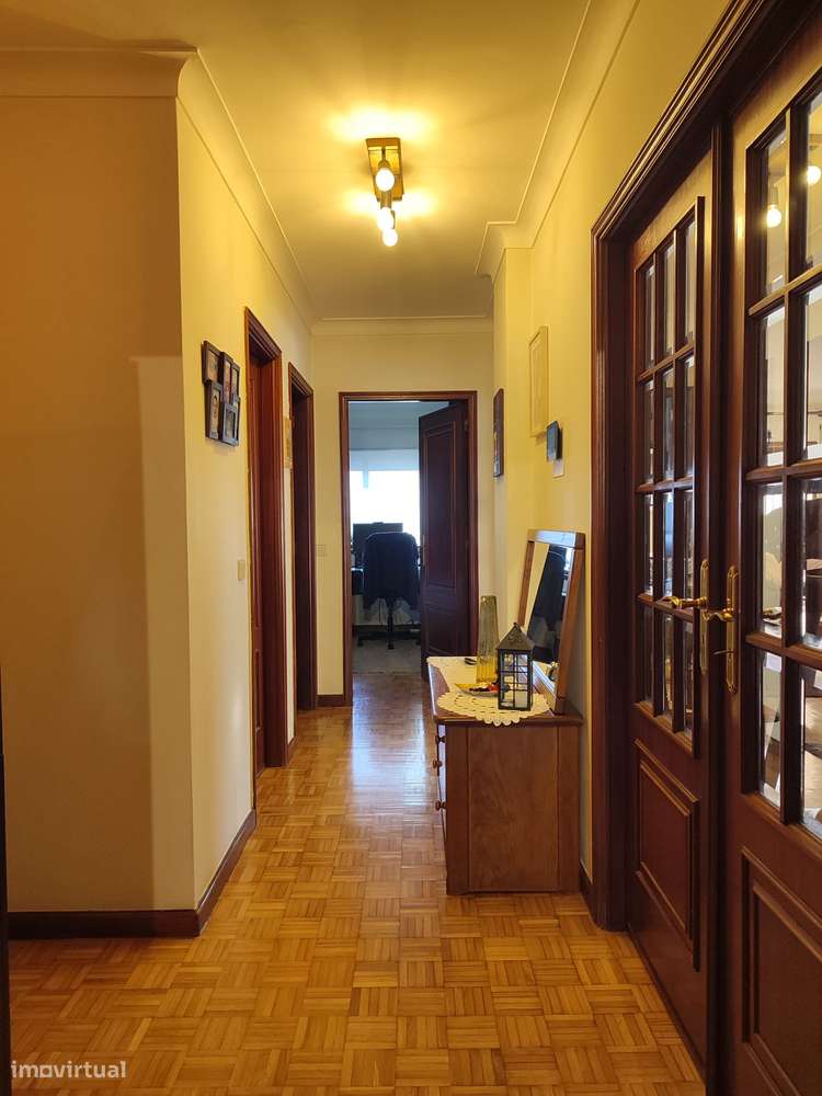 Bom T4 c/ terraço/varandas/nascente poente, a 5 minutos a pé do metro-43