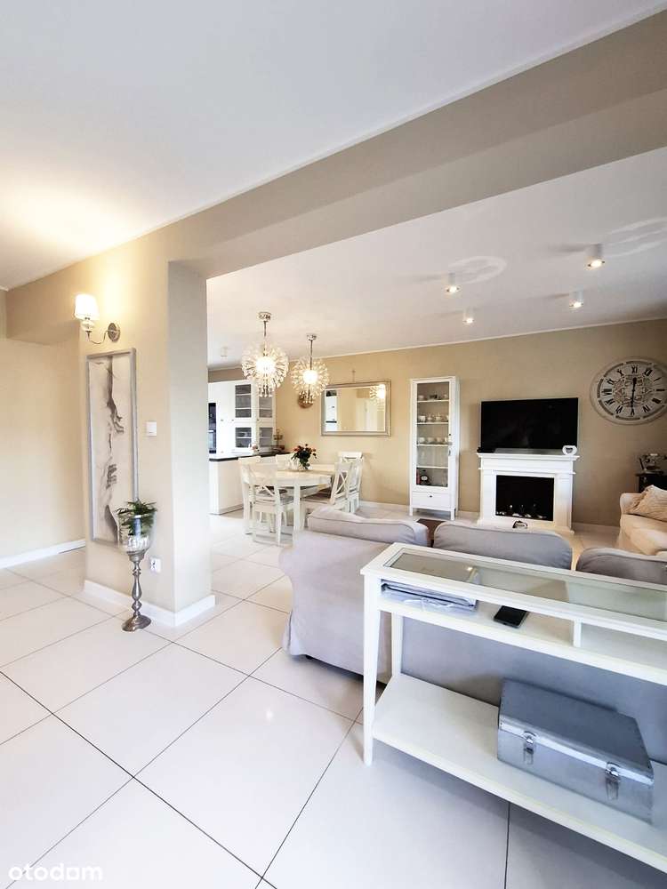 Przestronny dom z garażem w Świerklańcu-8