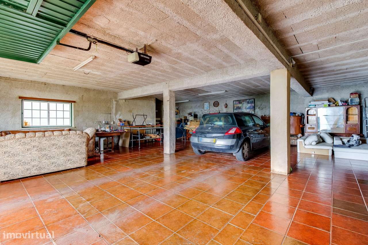 Prédio com 2 apartamentos+garagem+terreno-41