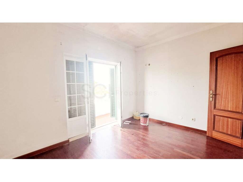 Moradia T3 +1 independente com garagem e piscina em Sesimbra-24