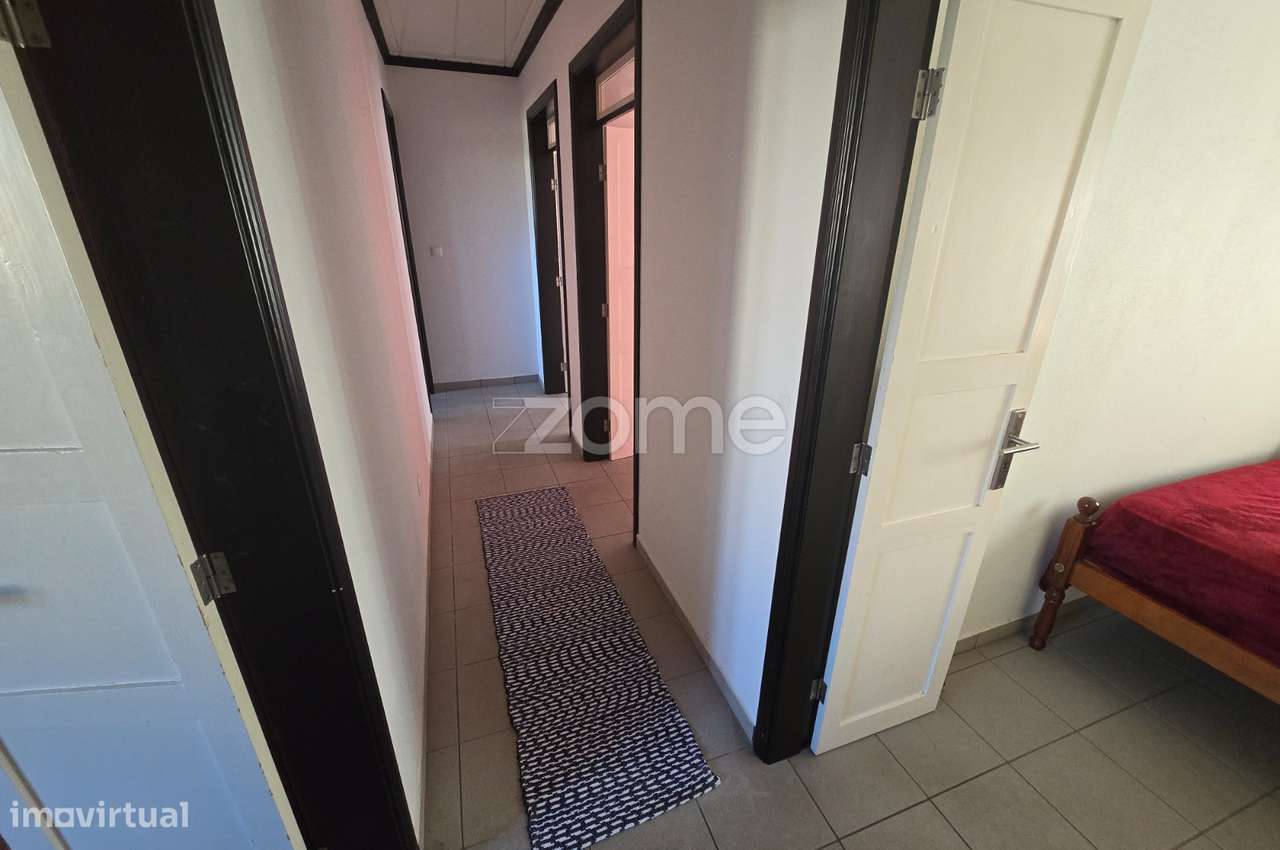 Moradia T3 situada no centro da Vila do Topo, ilha de São Jorge. - Grande imagem: 4/17