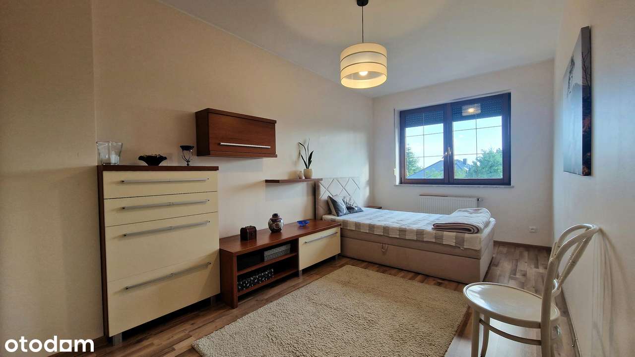 Przestronny bardzo zadbany dom, osobny garaż, zagospodarowany ogród-16