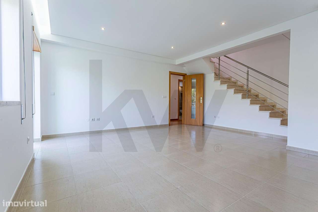 Apartamento T3 Duplex com aproveitamento superior | 5 Quartos | Garage-31