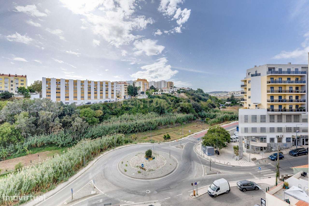 T3 com Vista Rio Desafogada e Excelente Localização em Forte da Casa-22