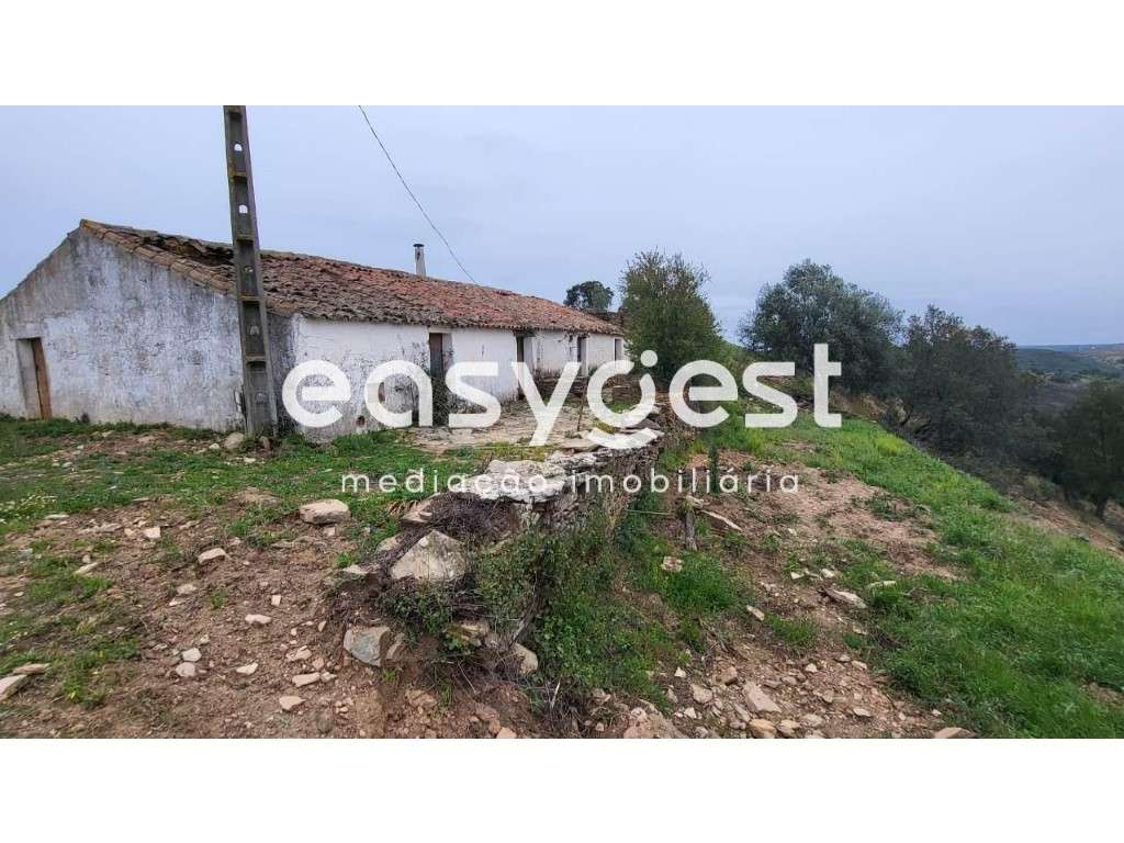 Monte Alentejano localizado na freguesia de Santana da Serra - Grande imagem: 5/18