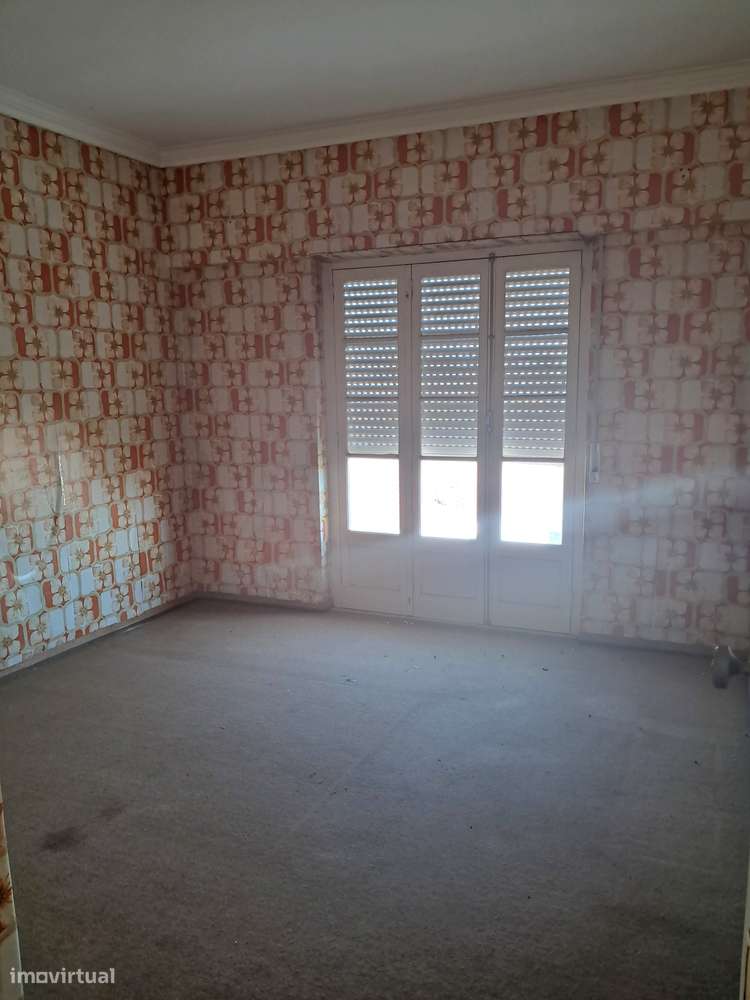 2 MORADIAS Independentes T6 e T1 com , Garagem, Jardim, Terreno ,Adega-21