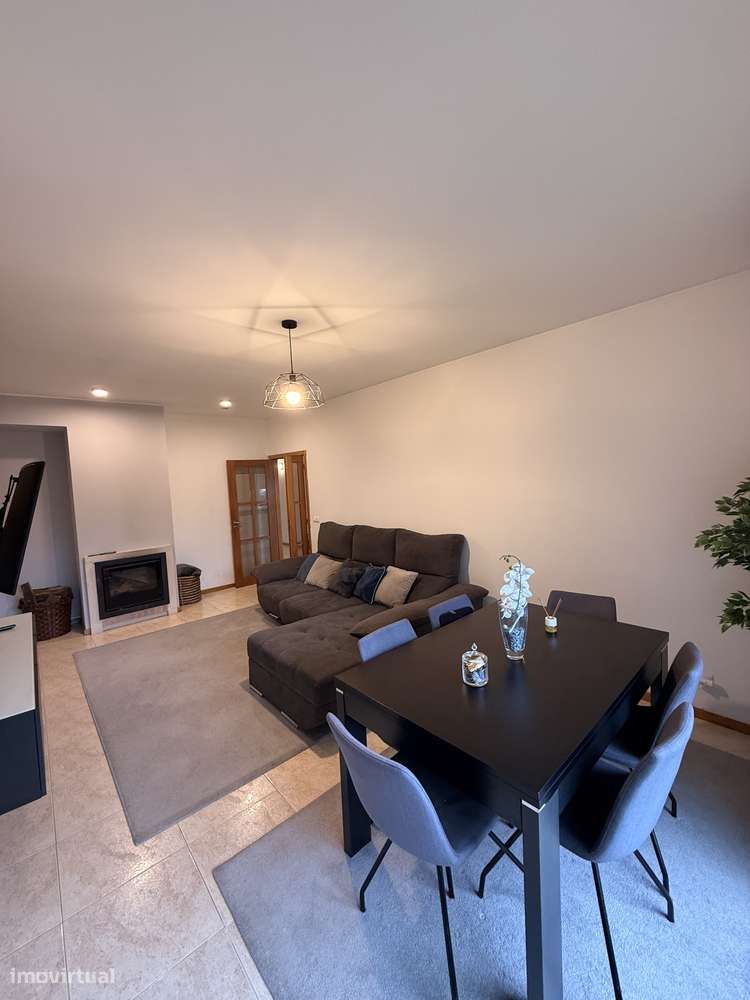 T2 no Último Andar com Terraço, Garagem e Vistas Desafogadas - Grande imagem: 5/14