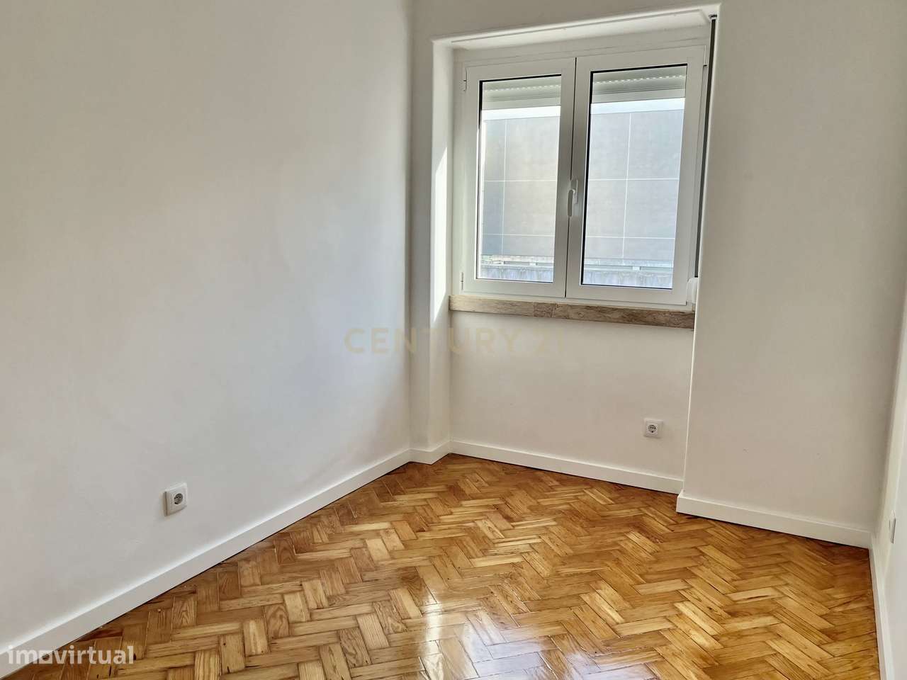 Arrenda-se Apartamento T4 em Alvalade –  Remodelado | Com Garagem + 1 - Grande imagem: 5/28