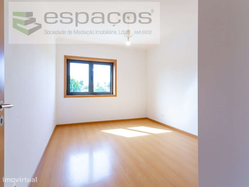 T2 na Quinta da Parreirinha, Vista rio, Parqueamento e arrecadação-14