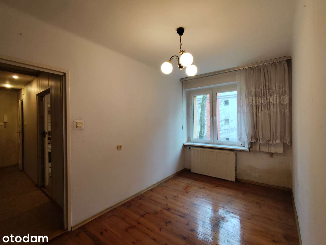 Do remontu: 2 pokoje, 43,86 m2, 1 piętro, gazowe, niski czynsz BYTOM-1