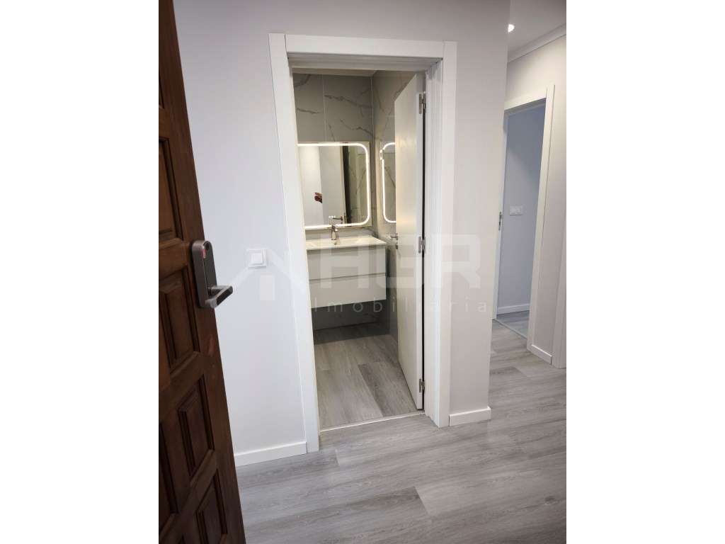 T4 | TOTALMENTE RENOVADO | BOAS ÁREAS | 2 CASAS DE BANHO | AMORA - ...-5