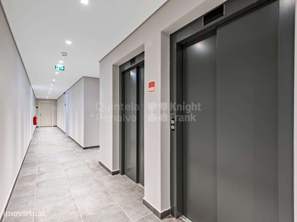 Apartamento T2 com terraço e garagem entre Monsanto e Miraflores-18