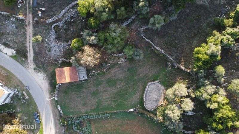 Terreno com Casa Centenária em Pedra — Buraca do Casmilo - Grande imagem: 5/8
