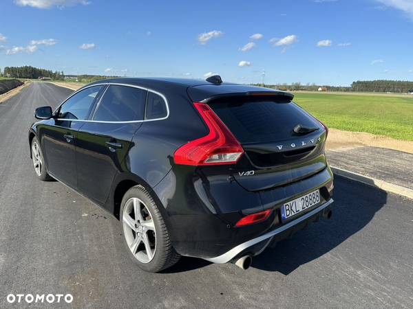 Volvo V40 T3 R-Design - 3