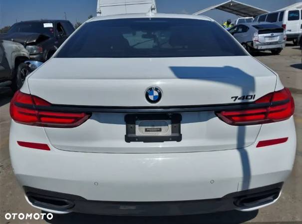 BMW Seria 7 740Li - 8