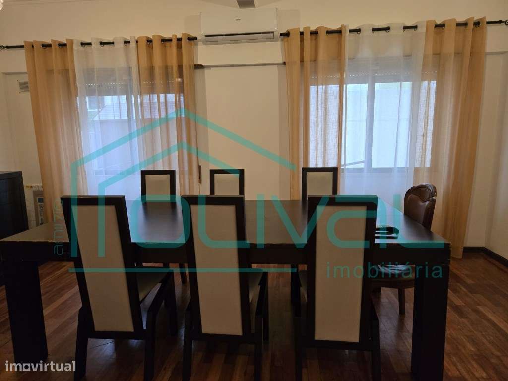 Apartamento T4 com terraço e arrecadação-11