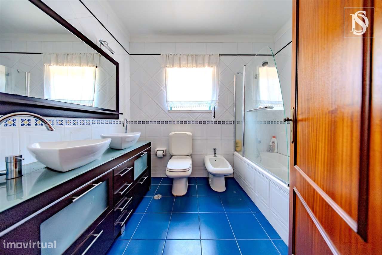 Apartamento T4 c/ Garagem-12