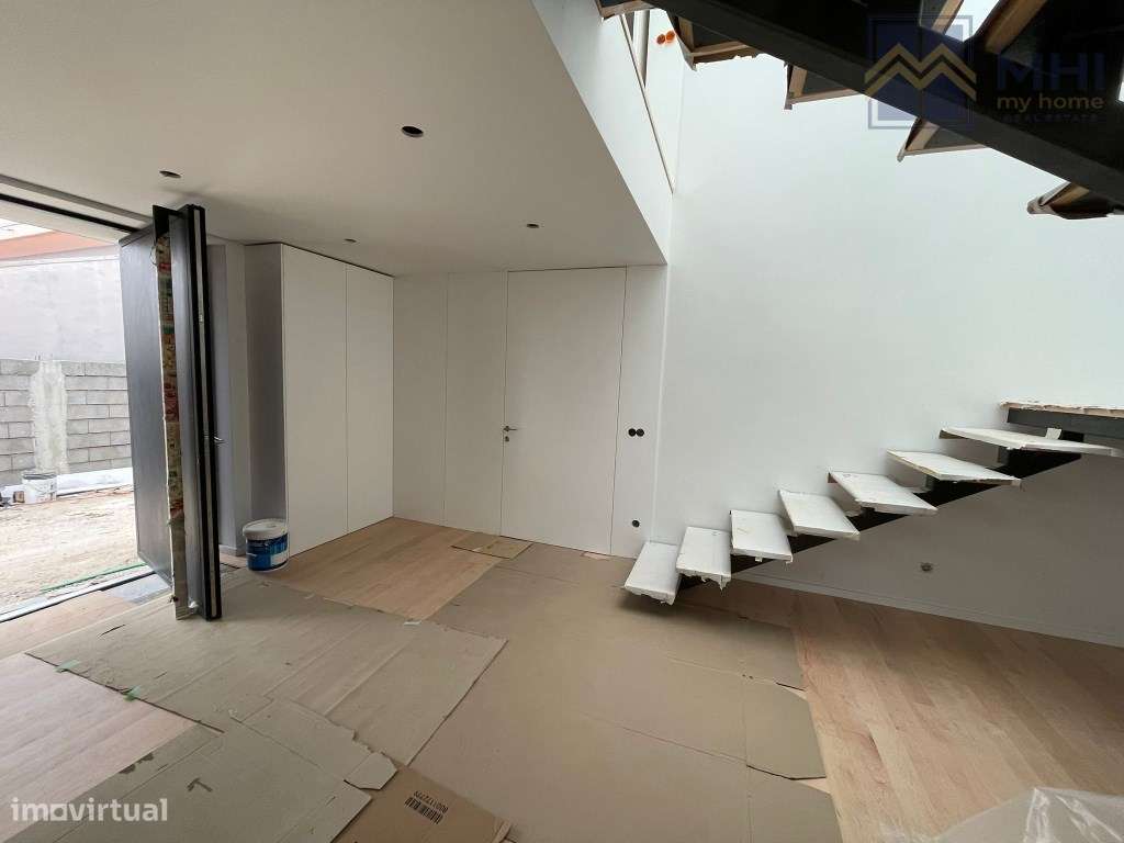 Moradias de Luxo T4 +1 a 500 metros da praia em Canidelo-10