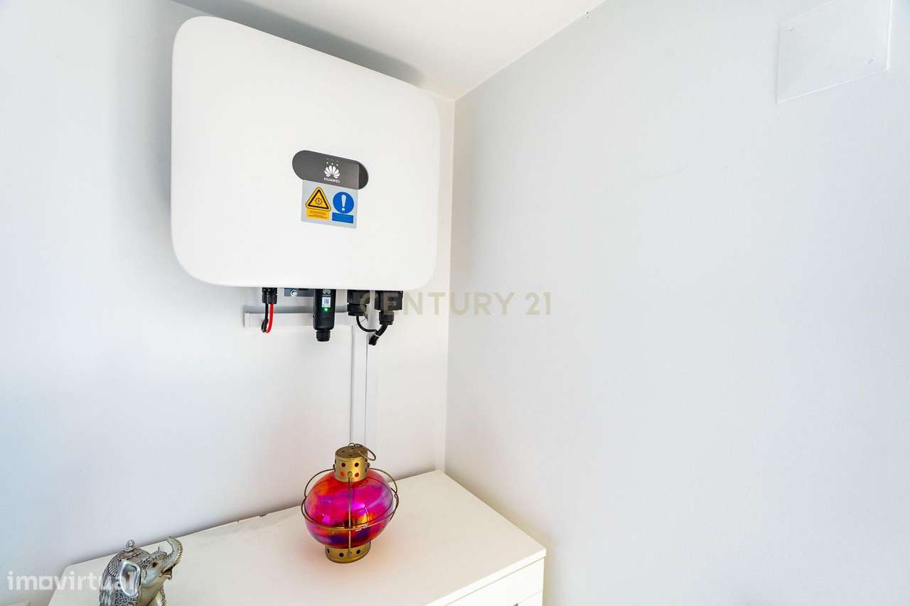 ** Moderna Moradia T4 c/ piscina e rooftop no condomínio privado "Vill-53