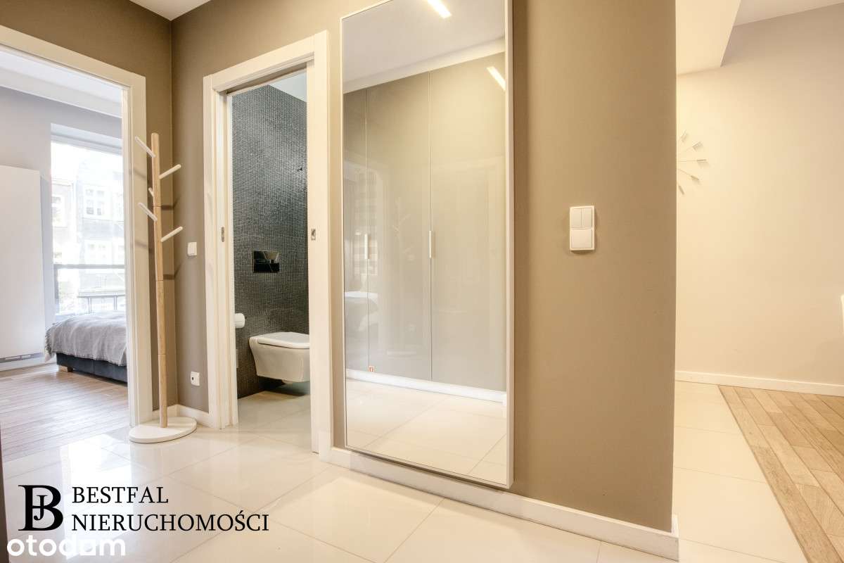 Apartament  z halą garażową balkonem i tarasem-7