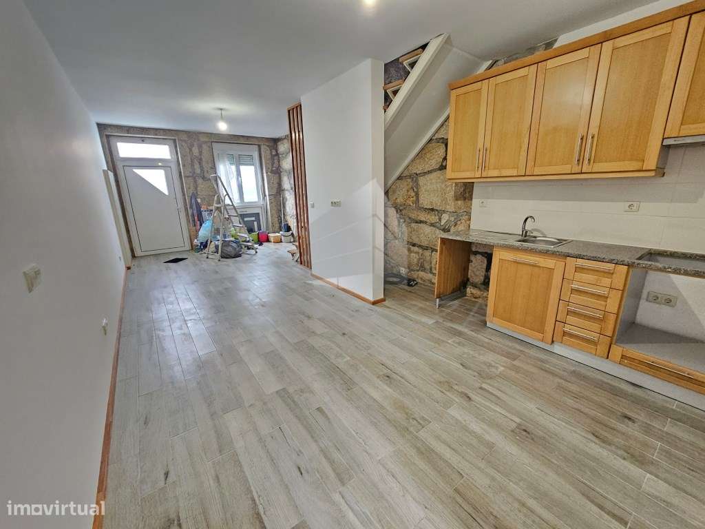 MORADIA T2+1 INDEPENDENTE PORTO(CAMPANHÃ - CORUJEIRA) - Grande imagem: 2/17