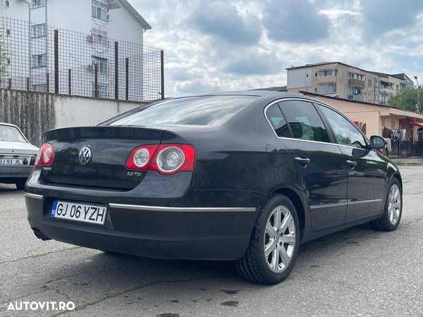 Volkswagen Passat Variant 2.0 Blue TDI SCR Highline - 4