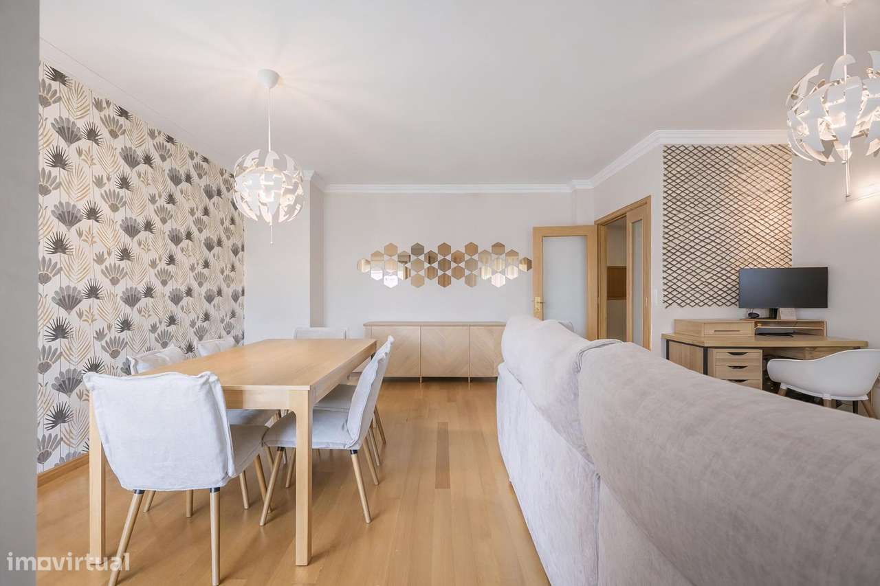 Apartamento T2 RENOVADO com Varanda e Garagem Box – Ermesinde-3