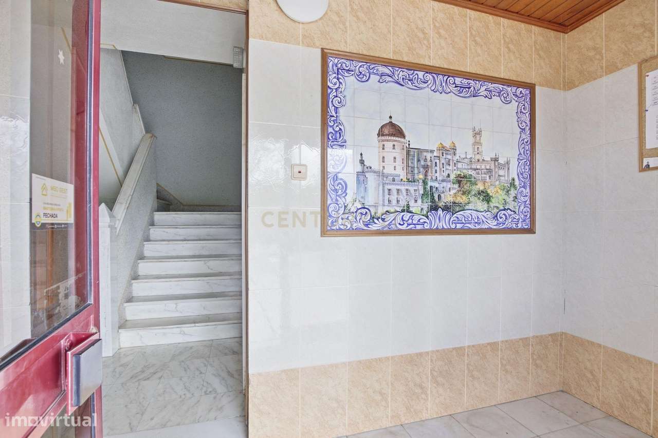 Apartamento T3 à Venda em Casal de Cambra – Excelente Estado de Conser-31