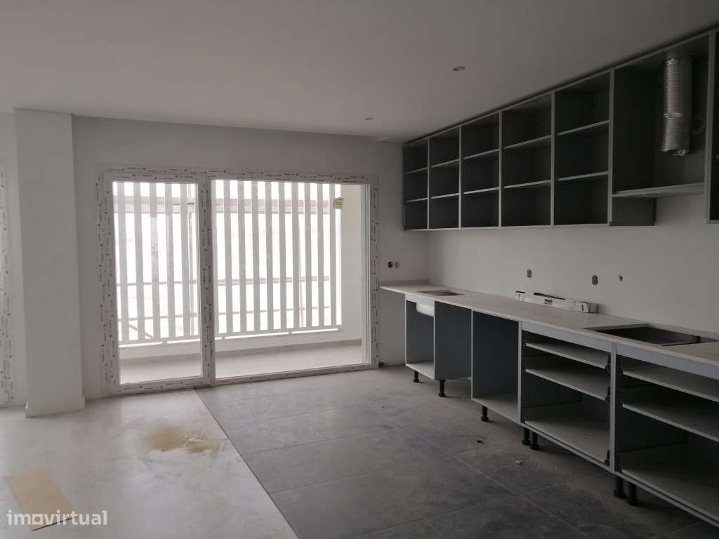 Apartamento T2 c/ terraço e arrecadação, em Santa Marta do Pinhal -... - Grande imagem: 5/17