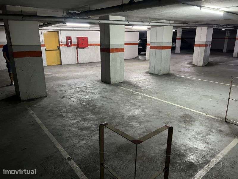 Vendo Lugar de Garagem junto ao hospital da Prelada - Grande imagem: 4/7