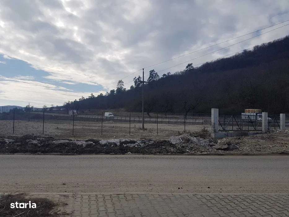 Teren extravilan la DN 17  pe groapa Saratii 9700 mp inersectia CML - Imagine principală: 4/5