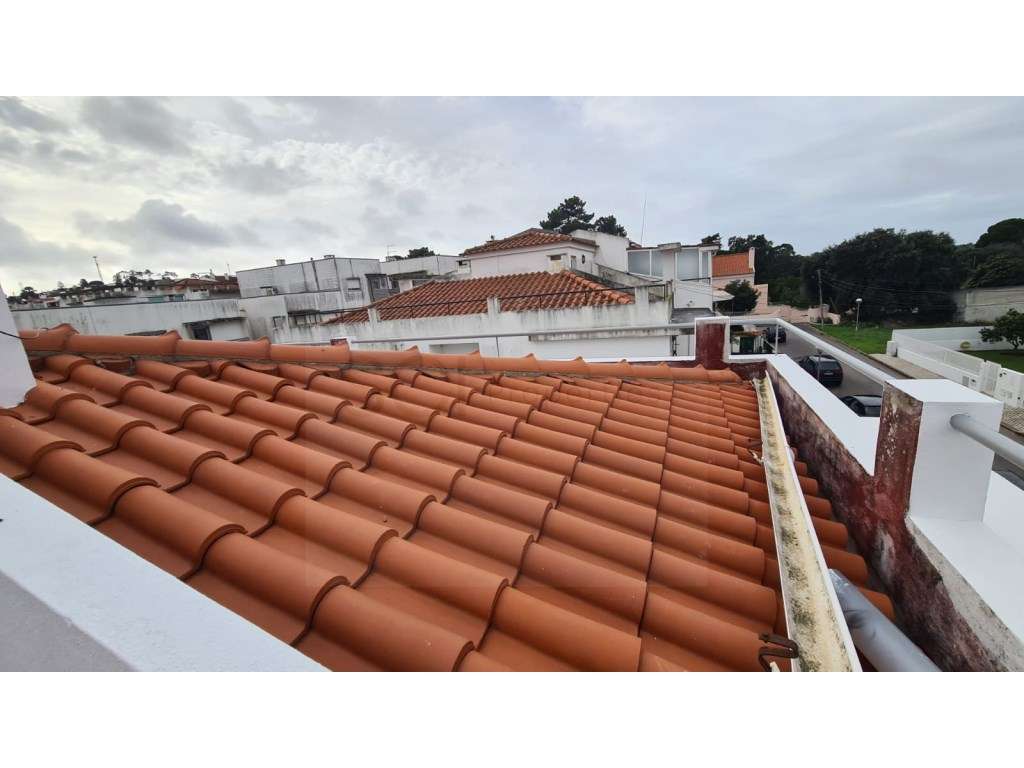 Moradia T3 +1 independente com garagem e piscina em Sesimbra-42