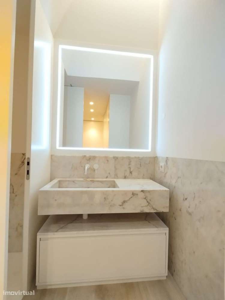 Moradia de Luxo a Estrear no Coração da Quinta da Marinha Sul-9