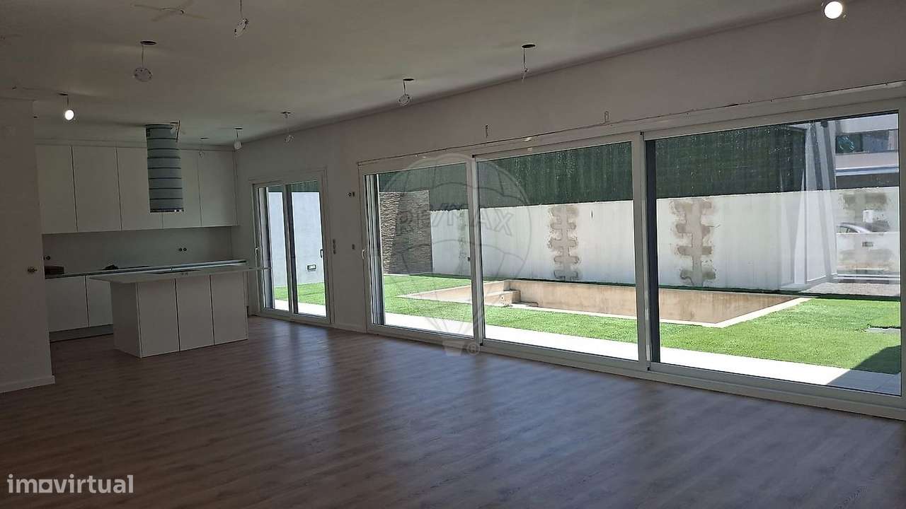 Moradia T4 para venda-25