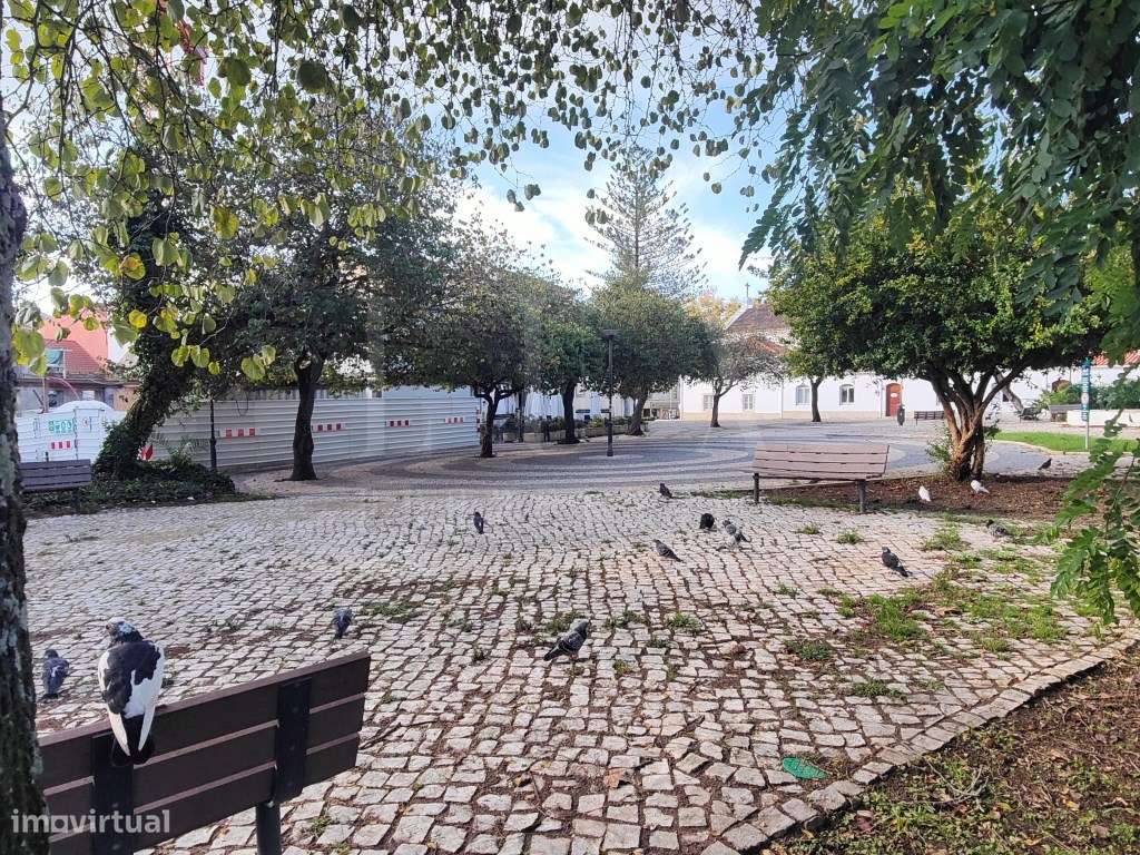 ESPAÇO COMERCIAL DE R/c COM 740m2 NO CENTRO DE CARCAVELOS-11