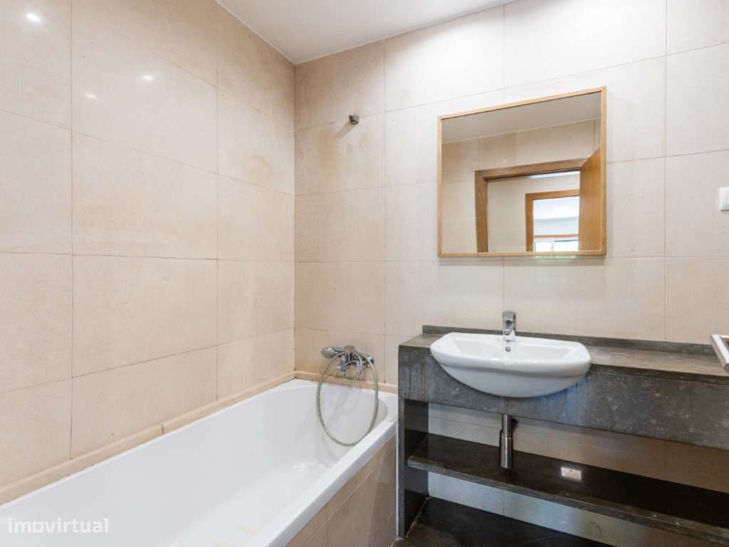 T3 com garagem e varanda com 23m2 - Colinas do Cruzeiro, Odivelas-20
