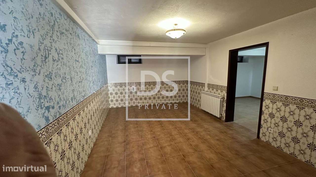 Moradia T4 com Terreno de +1500m² em Monte Redondo-11