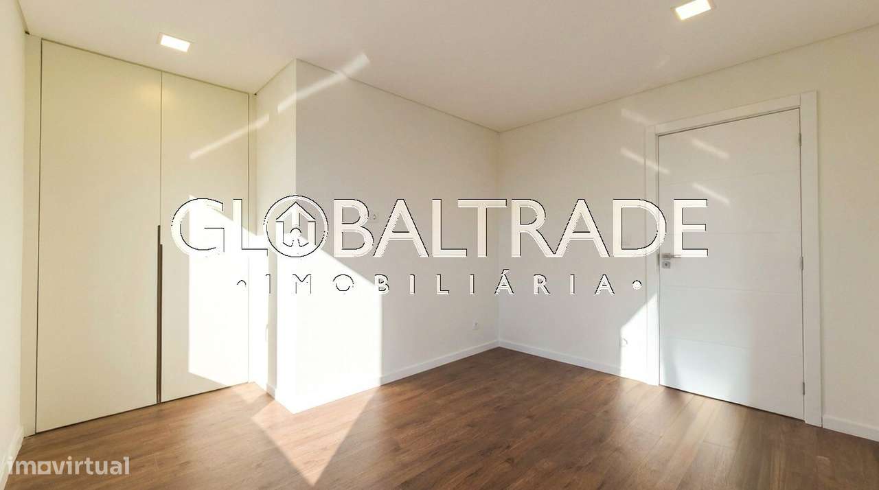 Apartamento T2 Renovado & Equipado em Matosinhos-34