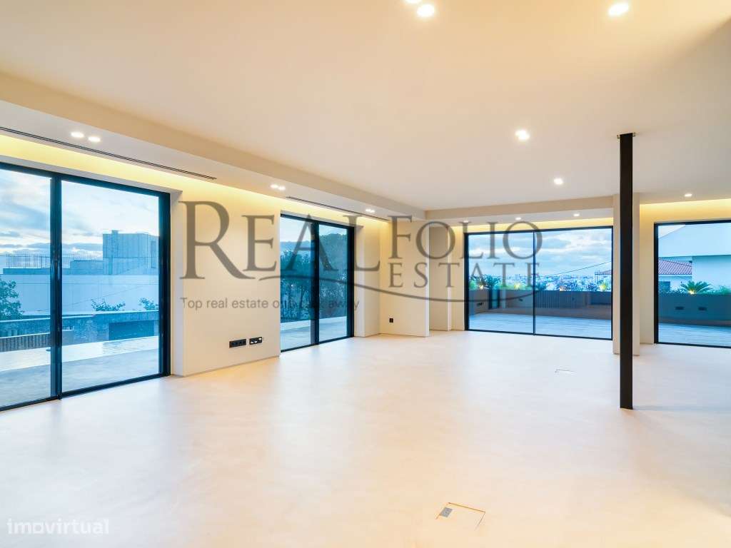Moradia T5 com acabamentos de luxo e vista panorâmicas sobre a Baia...-7