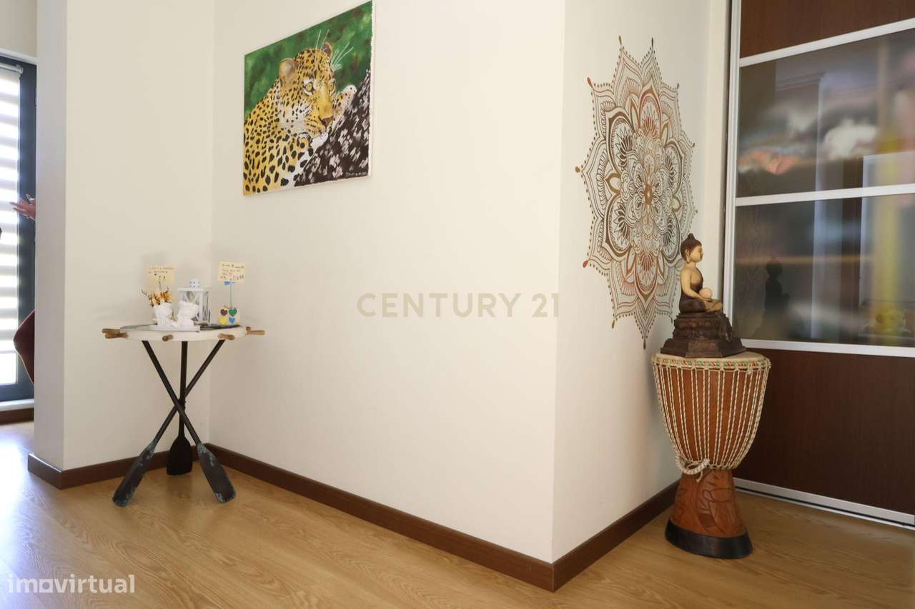 Apartamento Duplex T4 de Prestígio com Vista Rio | Alcochete-13