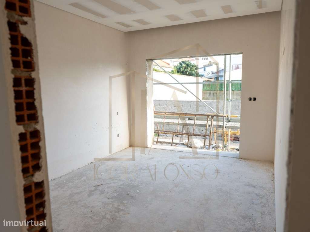 Moradia Independente T3 + 1 com 2 Suítes e piscina-22