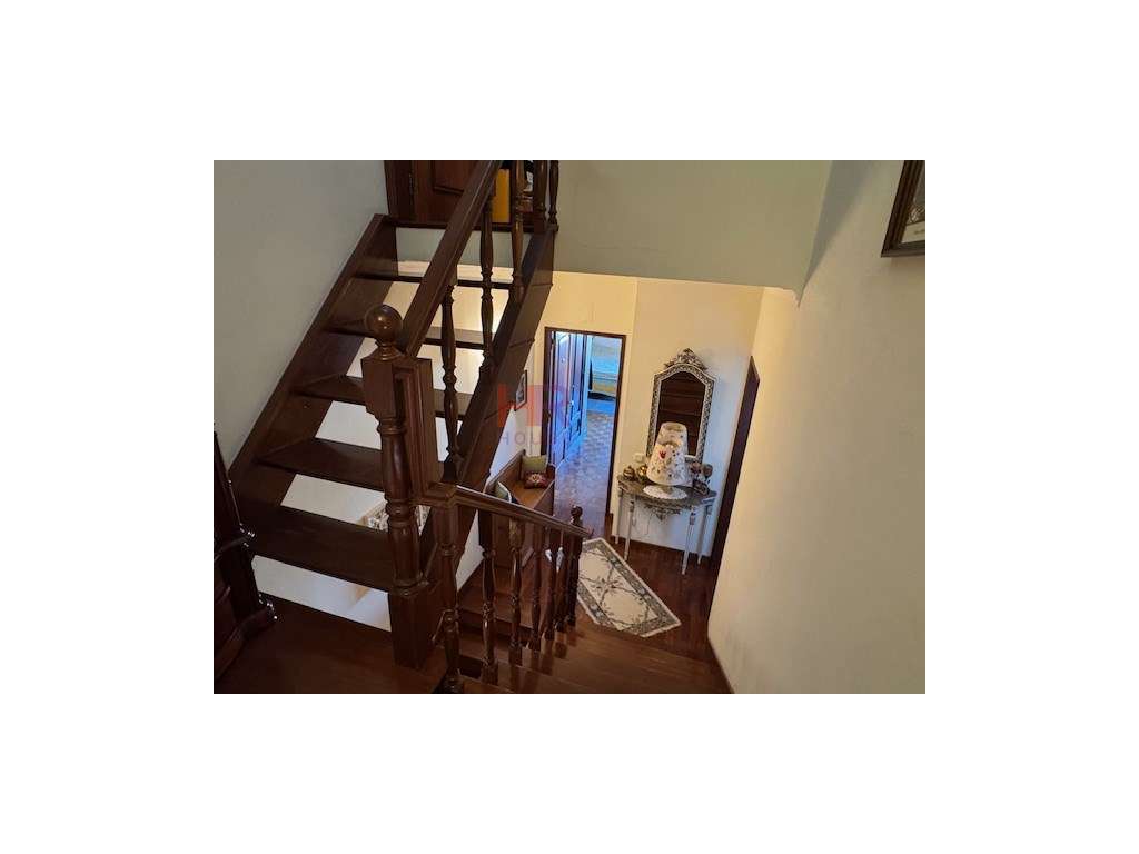 VENDE-SE MORADIA T4+1 COM PISCINA AQUECIDA E GARAGEM.-56