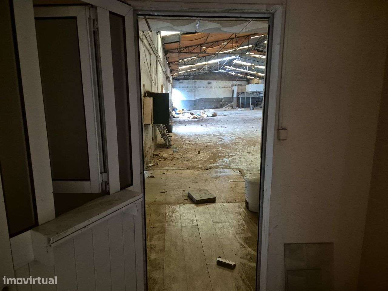 Armazém com Moradia na rua Regadio - Santa Maria da Feira-23