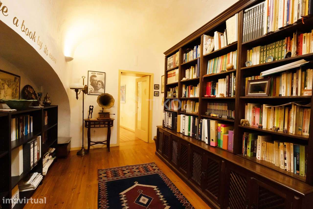 METADE DE PRÉDIO HISTÓRICO (DUPLEX) NA PRAÇA DO GIRALDO – ÉVORA, PATRI - Grande imagem: 4/45