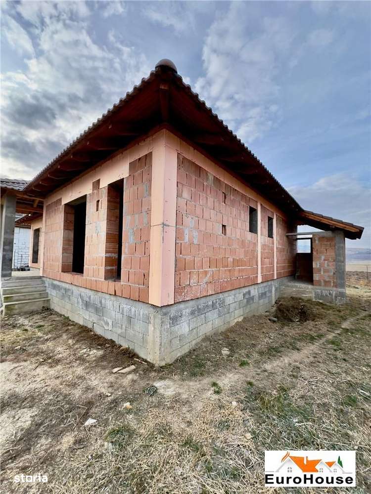 Casa individuala de vanzare in Sard - Imagine principală: 2/13