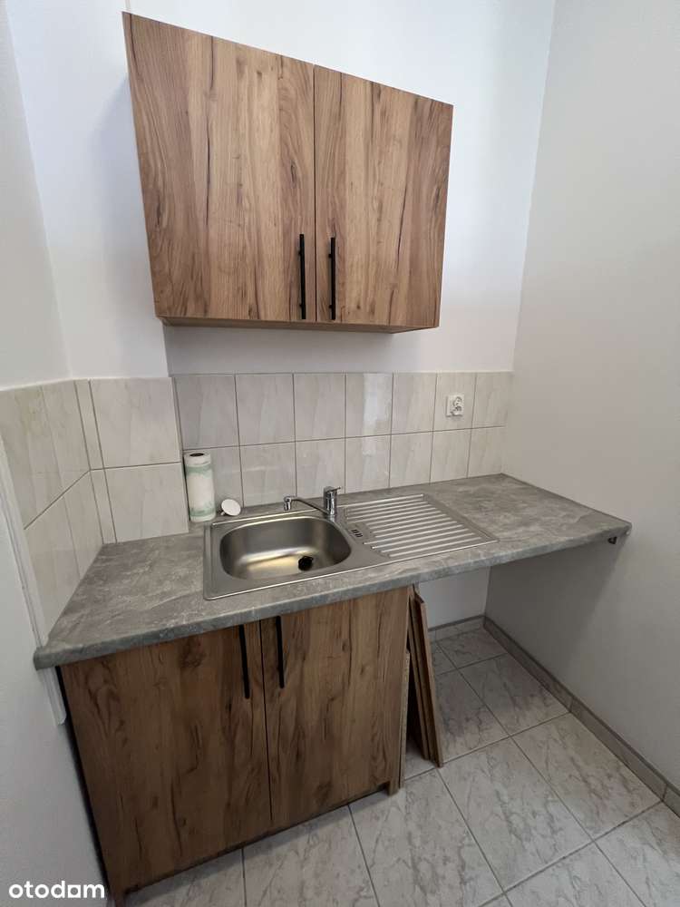 Na sprzedaż przestronne biuro przy Armii Krajowej!-6