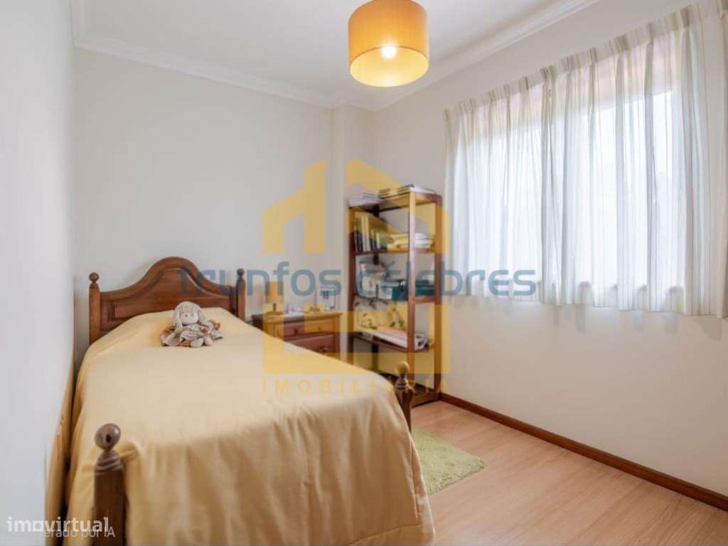Moradia T4 de 4 Frentes Renovada inserida num lote de 1450m2 | Laún...-25