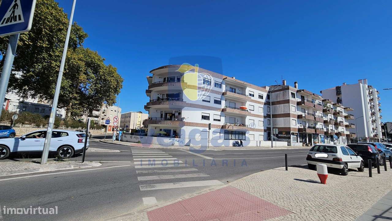Apartamento T4 com 3 WC e Estacionamento-33