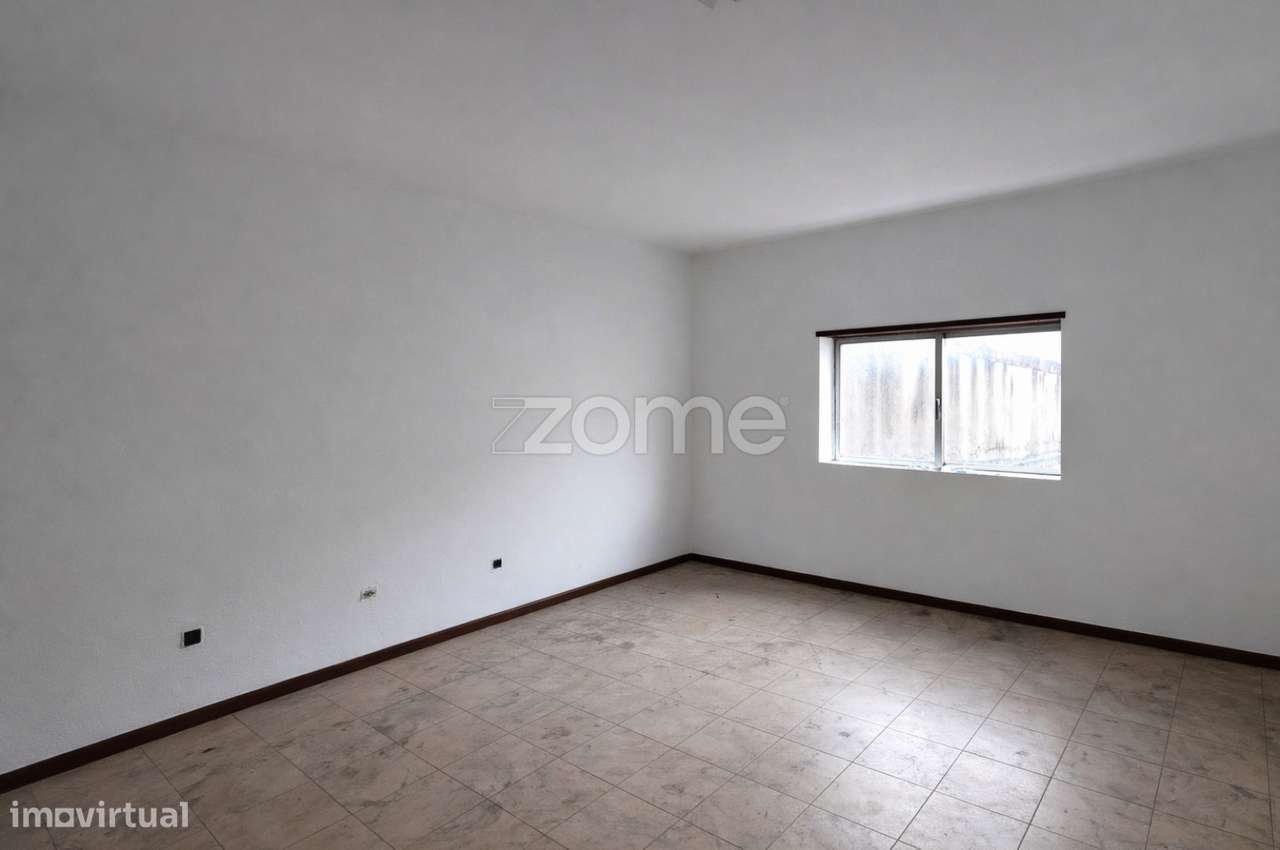 Propriedade de Grande Dimensão com Habitação e Área Industrial-19